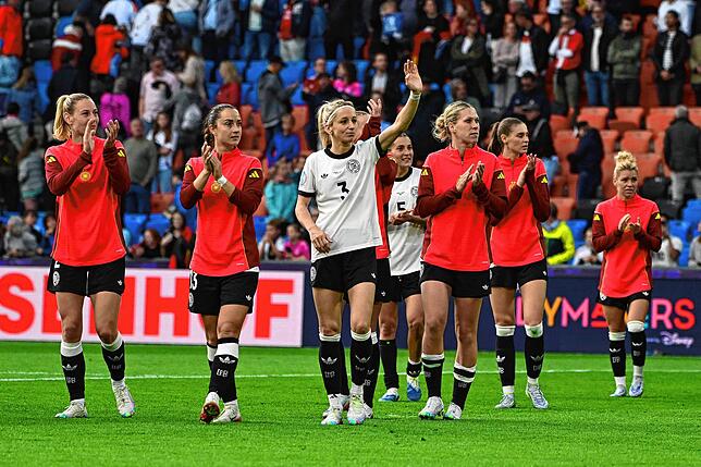 Bild 2: DFB-Team der Damen gewinnt bei EM 2:1 gegen Dänemark