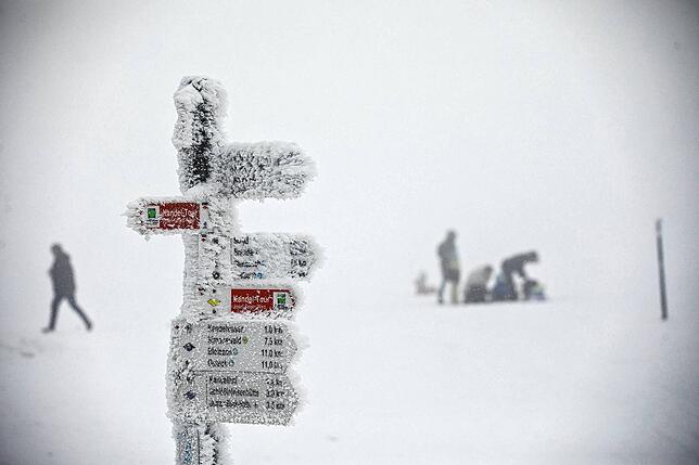 White-Out im Schwarzwald nahe Waldkirch: Die Orientierung kann auch im Mittelgebirge schwierig werden, wenn der Himmel „zumacht“