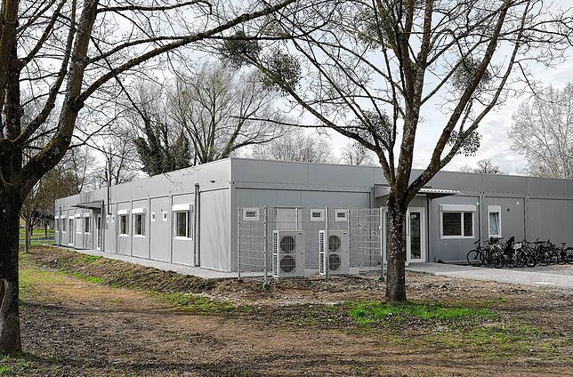 Die Container des Kindergarten Weltenbummler in der Hebelstraße sind bezugsfertig, der Garten lässt noch ein wenig auf sich warten.