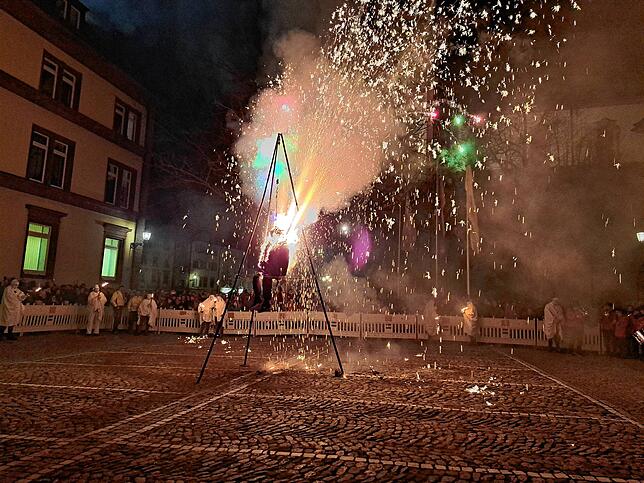 Bild 25: Hüüler-Umzug und Verbrennung &ndash; Das sind die Bilder