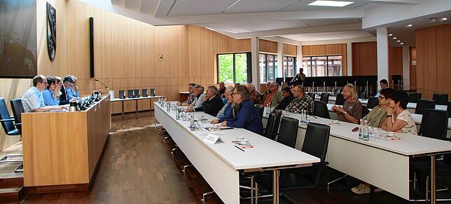 42 Kandidatenlisten von sechs Parteien und Wählervereinigungen mit insgesamt 331 Kandidaten bewerben sich um Sitze im Kreistag. Der ...