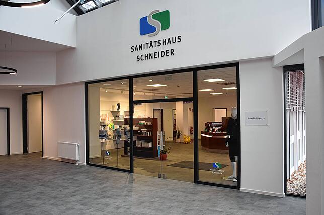 Mit dem Einzug weiterer Mieter, hier einem Sanitätshaus, schreitet der Gesundheitscampus in Bad Säckingen, seinem Abschluss entgegen.