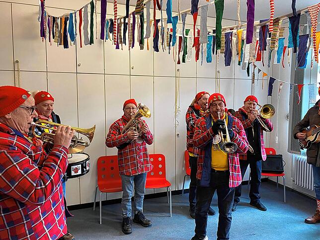 Bild 14: Bilder vom Schmutzigen Dunschtig 2025: Fasnachtszauber bei der SÜDKURIER-Redaktion in Radolfzell!