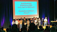 Nur einer der vielen Auftritte im Kinderforum: Die vierte Klasse der Grundschule Güttingen macht sich Sorgen um die Umwelt und möchte ...
