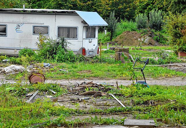 Verwüstung allenthalben: Drei Monate nach der Flutwelle sind weite Teile des Campingplatzes immer noch schwer in Mitleidenschaft gezogen.
