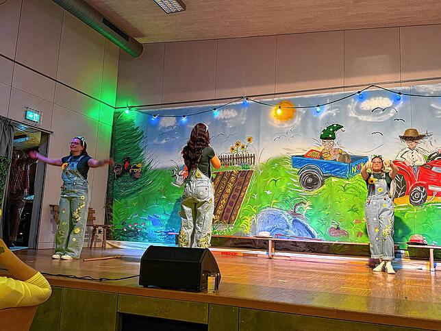 Bild 21: Bunte Fasnacht in Reckingen: Fasnachtsgärtner zeigen, wie man richtig feiert!