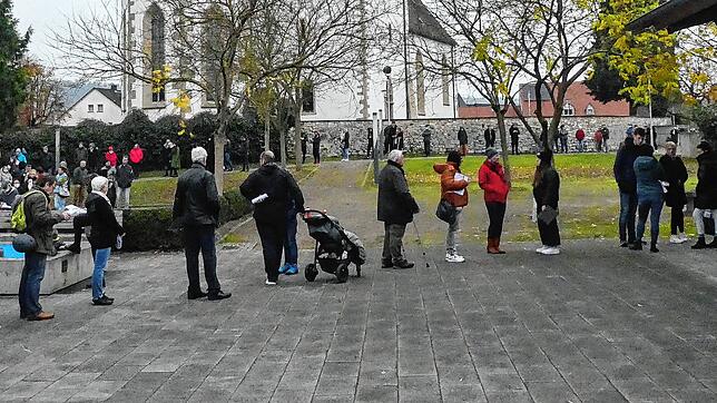 Großer Andrang herrschte  am Samstag vor dem Corona-Impfbus auf dem Rathausplatz in Hohentengen.