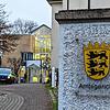 Blick auf das Singener Amtsgericht in der Erzbergerstraße – hier ein Archivbild: Seit Anfang Januar gibt es dort keinen offiziellen ...