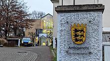 Blick auf das Singener Amtsgericht in der Erzbergerstraße – hier ein Archivbild: Seit Anfang Januar gibt es dort keinen offiziellen ...
