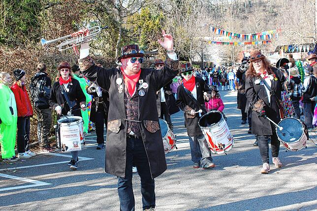 Bild 8: Fasnacht-Umzug 2025 in Wutöschingen: 41 Gruppen bringen viel Freude
