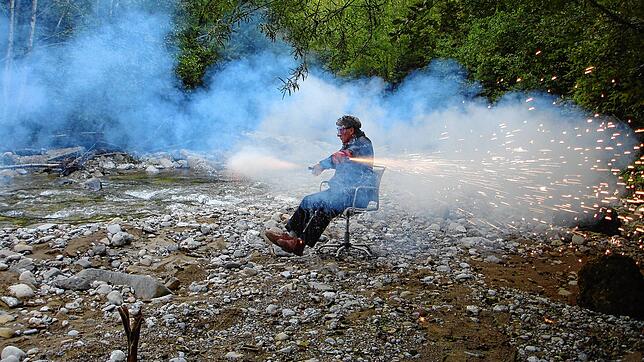Roman Signer: Bürostuhl, 2006.