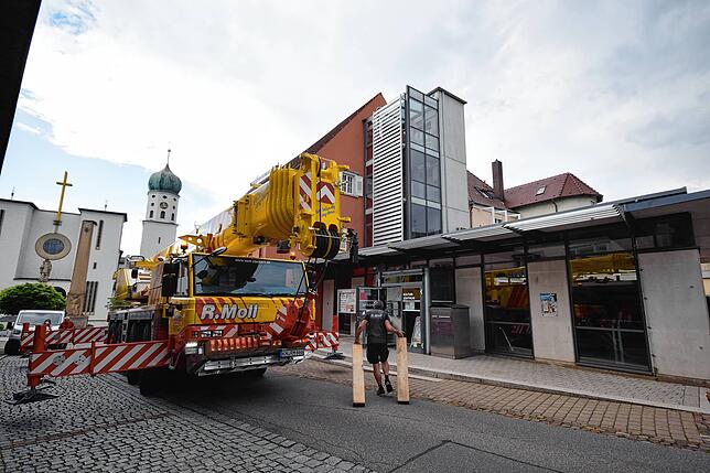 Die Straße wurde für den Autokran gesperrt.