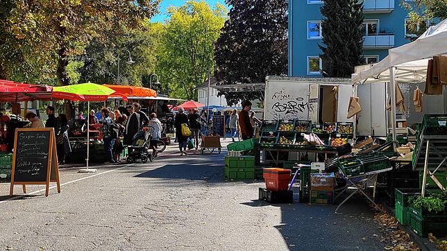Auf dem Wochenmarkt in Konstanz scheinen sich die Einkäufer noch keine allzu großen Gedanken um gestiegene Preise zu machen.