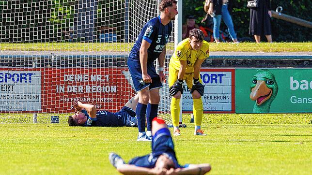 Tristesse nach dem 1:3 in Backnang. Der 1. FC Rielasingen-Arlen hat den direkten Klassenerhalt nicht geschafft.