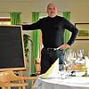 Im Golfclub wird Harald Scherer mit Speisentafeln am Tisch arbeiten. Ein ausgefeiltes Konzept soll maximale Sicherheit und zugleich ...