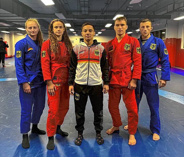 Das Grappling Nationalteam bei der WM in Astana (von links): Sandra Triebel, Emily Günzler, Bundeskadertrainerin Gamila Kanew, Nico ...