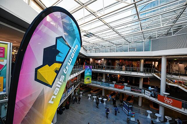 Bild 1: Der Gurt sitzt, die Sicherung hält. Bald gibt es die erste Klettermesse am Bodensee