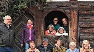 Das Ensemble des Seniorentheaters des Freilichtmuseums fiebert der Premiere am Samstag entgegen. Bild: Theatergruppe