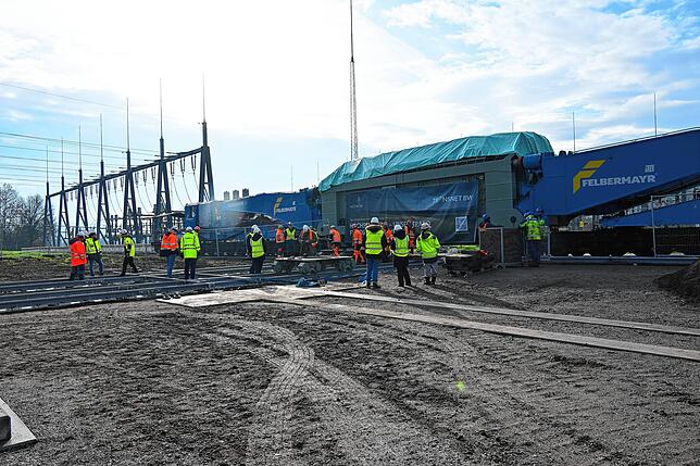 Bild 24: 300 Tonnen schwerer Trafo-Transport – Das sind die Bilder!
