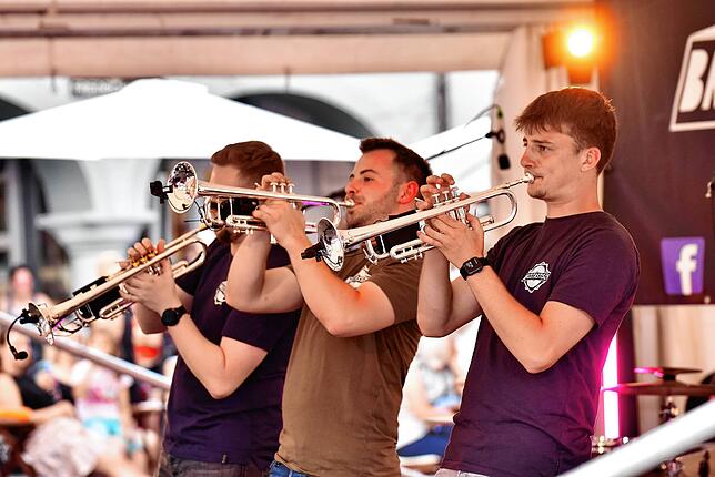 Bild 31: Donaueschingen genießt ausgelassen den Samstagabend beim Donauquellfest
