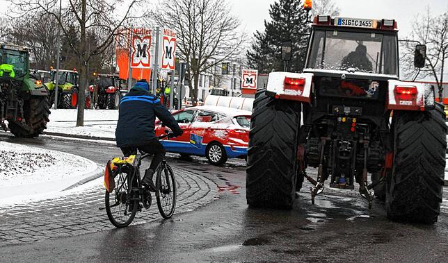 Sogar ein Radfahrer mit Deutschland-Flagge fuhr mit.