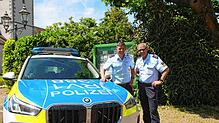 Stephan Stitzenberger (links), Leiter des Polizeireviers Überlingen und Günter Reiners, Leiter des Polizeipostens Markdorf, sind mit der ...