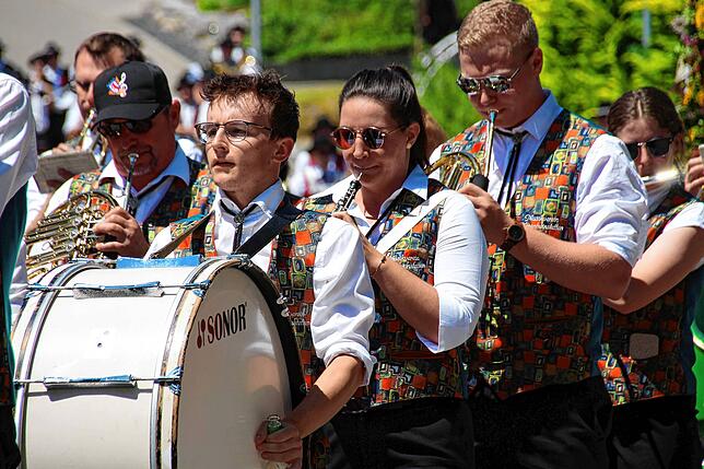Bild 3: Dorf-Musik-Fest in Menningen mit buntem Programm und toller Stimmung: 850 Jahre Menningen und 125 Jahre Musikkapelle