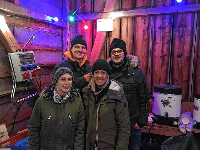 Janina Eisenring, Carina Merz, Laurin Föhrenbacher und Adrian Bogenschütz sorgen dafür, dass die Gäste gut verpflegt werden.