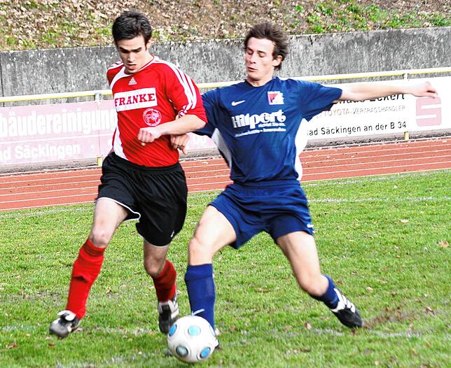 16 Jahre her: Steffen Huber (rechts, gegen Christoph Mutter) beim 3:2-Sieg mit dem FC Rot-Weiß Weilheim beim späteren ...