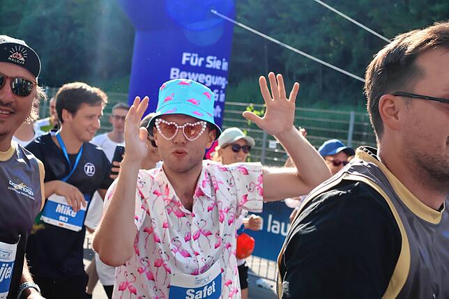 Bild 34: Mit Ausdauer und Kreativität- tausende Läufer messen sich beim ZF Firmenlauf
