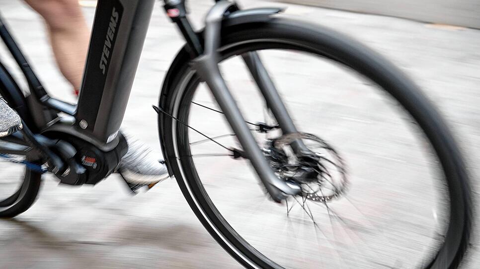 Immer mehr Pedelcs, also Räder mit E-Motor-Unterstützung, führen auch zu mehr Unfällen und Verletzten.