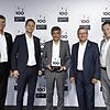 Bei der Preisverleihung (v. l.): Bruno Niemeyer (Geschäftsführer J. Wagner GmbH), Jens Arnoscht (J. Wagner GmbH), Ranga Yogeshwar, ...