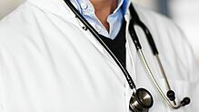 Wenn Ihr Arbeitsplatz Sie krank macht, sollten Sie Ihre Gesundheit ernst nehmen und den Arzt aufsuchen.