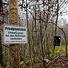 Betreten Verboten: Im Moment weist ein Schild an der Zufahrt zum Waldgarten-Gelände darauf hin, dass das Grundstück nicht für die ...