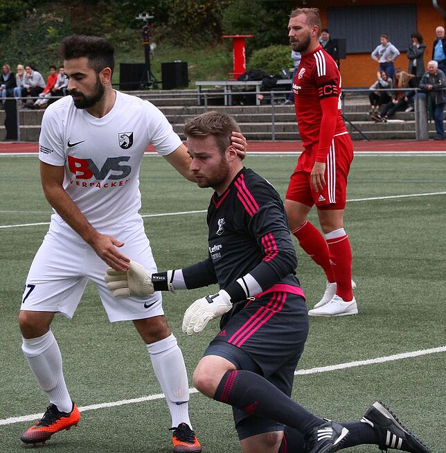 Wie wird's am Sonntag? Alfredo Di Feo (links, mit Torwart Christian Held) trifft mit dem FC Erzingen am Sonntag auf den FC Schönau und ...
