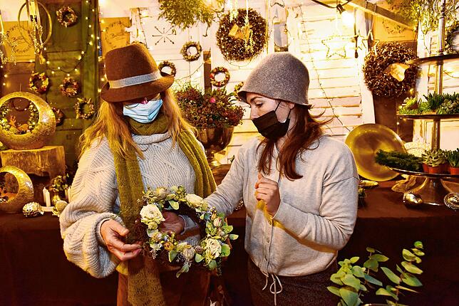 Adventskränze &bdquo;auf den letzten Drücker&ldquo; gibt es bei der Donaueschinger Weihnachtswelt in den verschiedensten Varianten.