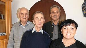 Margarete Lenz ehrte Hanswalter Bögle (links) für seine 60-jährige Treue zur CDU. Ihrem Dank schlossen sich die kommunalpolitischen ...
