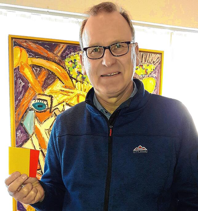 Gelbe und rote Karten verteilt der ehemalige Schiedsrichter Wolfgang Ratzek heute noch – als Visitenkarten.