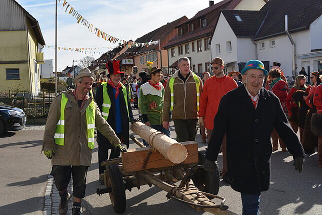 Bild 1: Bilder vom Narrenbaumstellen in Ittendorf