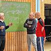 Am Berufsschulzentrum in Friedrichshafen wird derzeit viel diskutiert. Hier im Bild: Sabine Harsch von der Hugo-Eckener-Schule (von ...