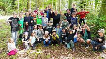 Tolle Stimmung: Die Kinder freuen sich auf das Indianerspiel im Wald. Es zählt zu den Höhepunkten der TSV-Zeltlager. Bild: Gerd Feuerstein