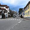 Ruhe nach dem Sturm: Am Mittag ist in Engen nichts mehr davon zu sehen, dass hier ein Großaufgebot der Polizei im Einsatz war.
