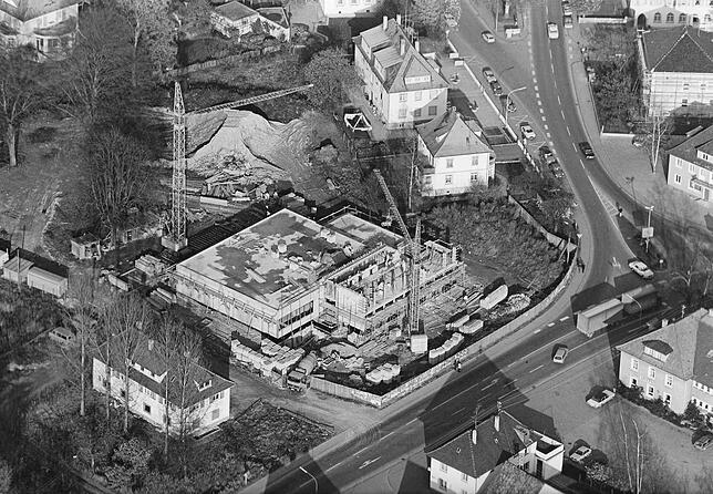November 1977: Der Bau des Fernmeldegebäudes an der Lindekreuzung (heute Kreisel) läuft.