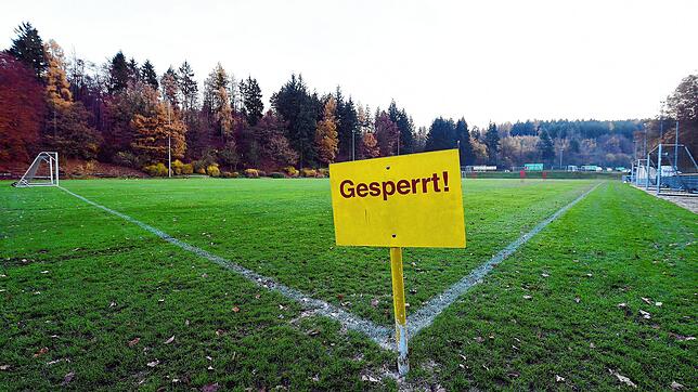 Der Spielbetrieb im Amateurfußball wird für das restliche Jahr ausgesetzt.