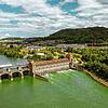 Wegen Trockenheit meldet das Unternehmen Naturenergie aktuell weniger Stromproduktion. Das Kraftwerk Laufenburg ist eines der großen ...
