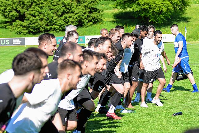 Bild 1: FC Erzingen unterliegt dem FC Wittlingen vor 500 Zuschauern mit 0:2 – und wir haben Fotos!