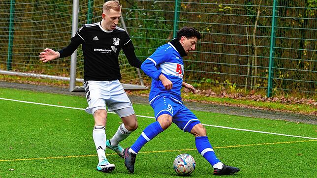Späte Torschützen: Erst gelang Benedikt Illmann (links) in der 88. Minute das 4:3 für die U23 des SV 08 Laufenburg, doch in der ...