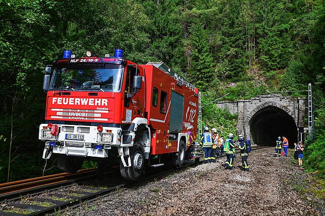 Das Spezialfahrzeug der St. Georgener Feuerwehr kann auf Schienen fahren.