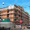 Der wuchtige Gebäudekomplex am Beginn des Mühlweges. Im Erdgeschoss ist die Tiefgarage, darüber drei Stockwerke und dann noch das Penthouse.