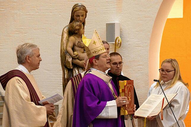 Bild 31: Die schönsten Bilder der Feier der Altarweihe in der Kirche St. Oswald in Stockach (Teil 1)